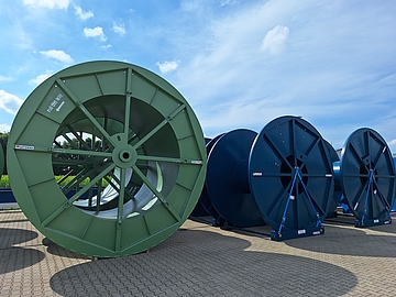 Kabeltrommeln von WiRoPa in Gescher - auf dem Außengelände, bereit zum Abtransport.